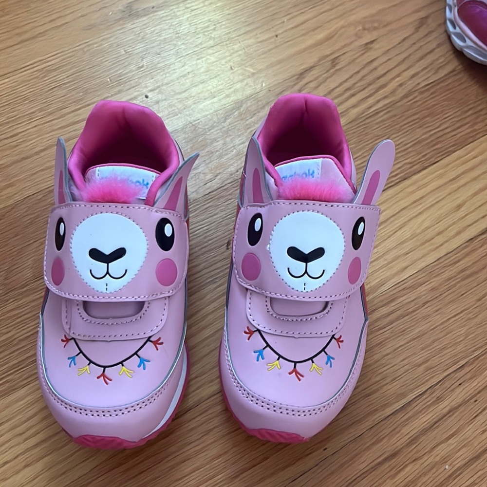 NWOT- Reebok Pink Lama shoes! Toddler Size 9